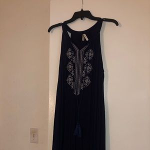Sleeveless embroidered dress